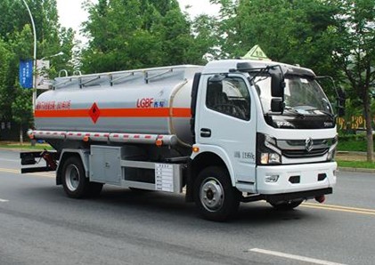 國六東風(fēng)福瑞卡8.6方運(yùn)油車 國六東風(fēng)福瑞卡8.6方運(yùn)油車