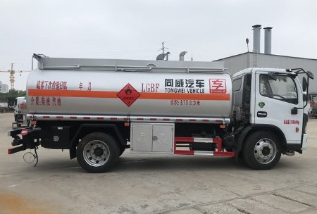國六東風(fēng)福瑞卡8.6方運(yùn)油車 國六東風(fēng)福瑞卡8.6方運(yùn)油車